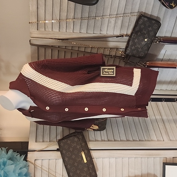 Massive luxury brand sweater NWT - Picture 3 of 5